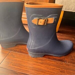 Chooka size 8 Navy Blue Rain Boots with Tan Accents. Like new!